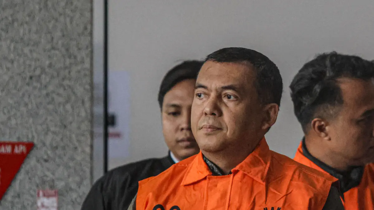 Wakil Menteri Imigrasi dan Pemasyarakatan (Wamen Imipas) Silmy Karim memakai rompi oranye keluar dari gedung KPK, Jakarta, Kamis (04/06/2026). (Hanung Hambara/Jawa Pos)