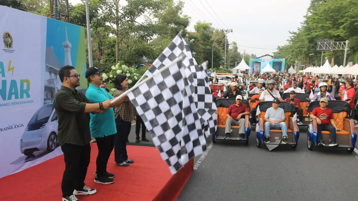 Parade Kendaraan Listrik Jadi Magnet Hari Kedua Jogja Bersinar 2026 yang Berlangsung Meriah 