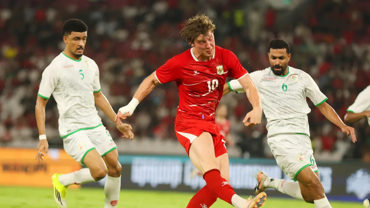 Moment gol sundulan dari Pesepak bola Timnas Indonesia Justin Hubner saat pertandingan melawan Oman dalam laga FIFA Match Day di Stadion Utama Gelora Bung Karno (SUGBK), Senayan, Jakarta, Jumat (5/6/2026). (Dery Ridwansah/ JawaPos.com)