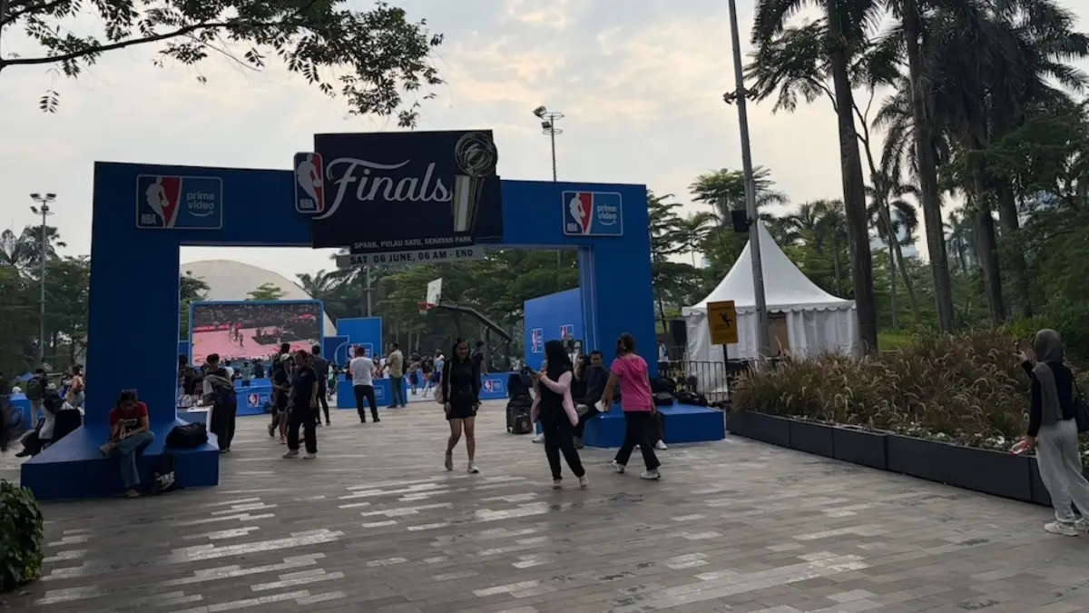 Suasana nobar NBA Finals antara San Antonio Spurs vs Nw York Knicks di Senayan Park, Jakarta, Sabtu (6/6). (Banu Adikara/JawaPos.com) - Image