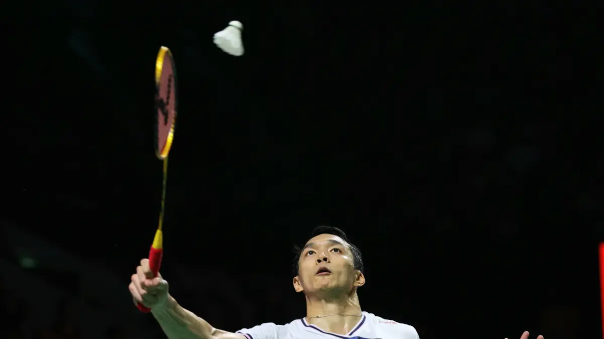 Tunggal Putra Indonesia Jonatan Christie saat bertanding melawan wakil Thailand Panitchaphon Teeraratsakul pada babak Semi Final Indonesia Open di Istora Senayan, Jakarta, Sabtu (6/6/2026). (Dery Ridwansah/ JawaPos.com)