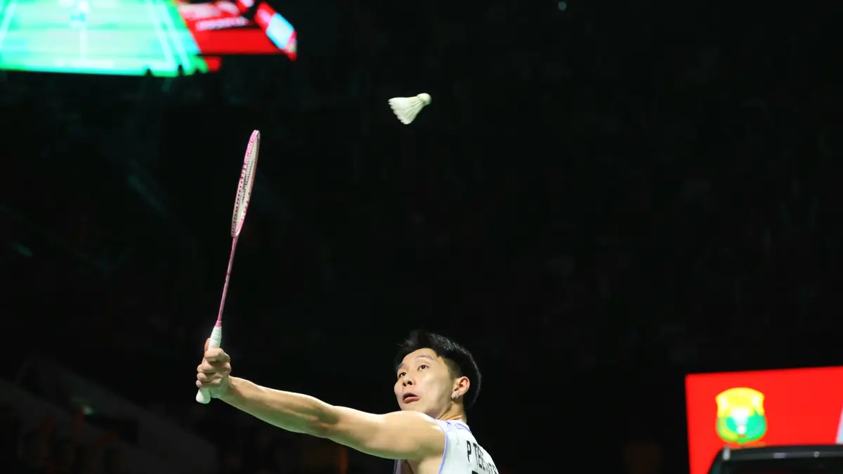 Tunggal Putra Thailand Panitchaphon Teeraratsakul pada babak Semi Final Indonesia Open di Istora Senayan, Jakarta, Sabtu (6/6/2026). (Dery Ridwansah/ JawaPos.com)