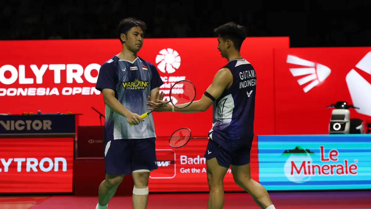 Ganda putra Indonesia Sabar Karyaman Gutama dan Moh Reza Pahlevi Isfahani pada semifinal Polytron Indonesia Open 2026 di Istora Senayan, Jakarta, Sabtu (6/6/2026). (Dery Ridwansah/ JawaPos.com)
