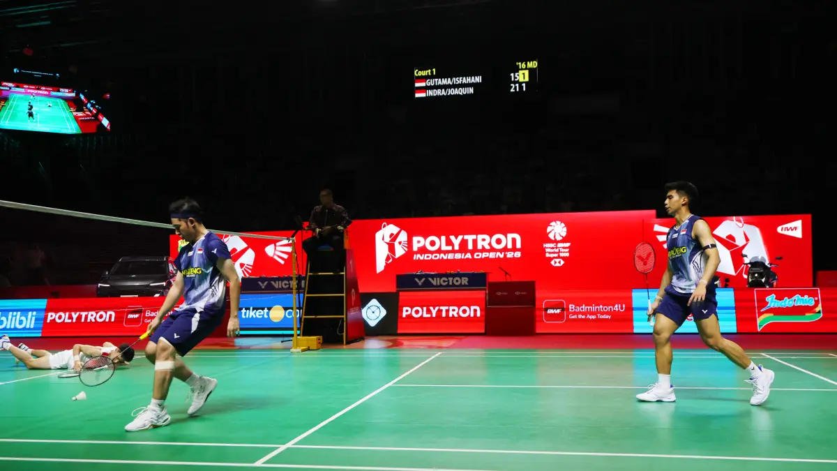 Ganda putra Indonesia Sabar Karyaman Gutama dan Moh Reza Pahlevi Isfahani pada semifinal Polytron Indonesia Open 2026 di Istora Senayan, Jakarta, Sabtu (6/6/2026). (Dery Ridwansah/ JawaPos.com)