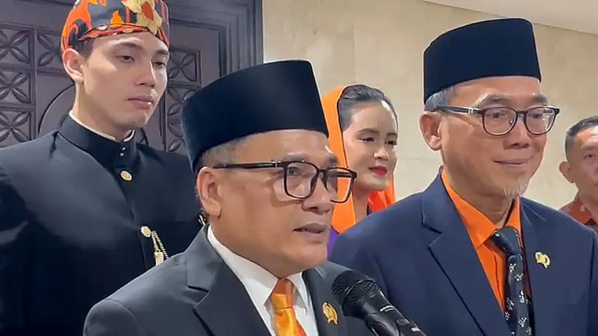 Ketua DPRD DKI Jakarta sisa masa jabatan 2024–2029 Suhud Alynudin usai pelantikan, Senin (8/6). (Ryandi Zahdomo/JawaPos.com) - Image