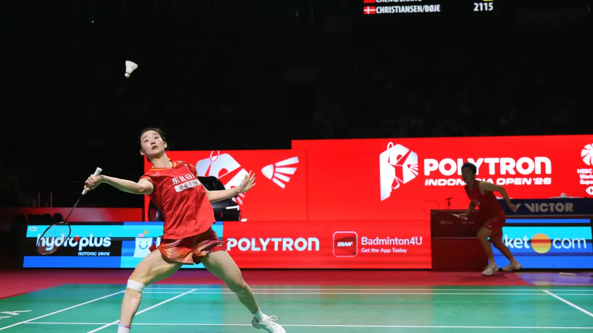 Pasangan ganda campura China, Cheng Xing/Zhang Chi di Final Indonesia Open 2026, Jakarta, Minggu (7/6/2026). (Dery Ridwansah/ JawaPos.com)
