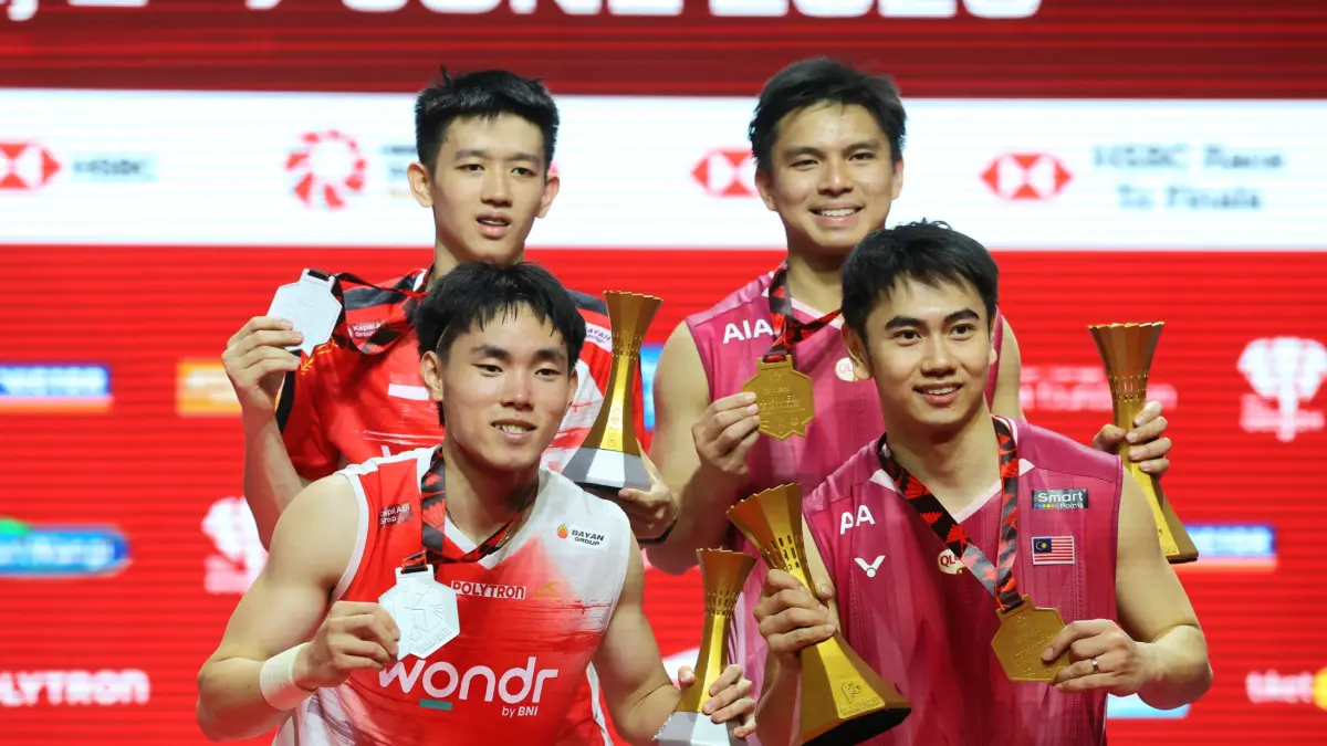 Pasangan Malaysia, Goh Sze Fei/Nur Izzuddin Juara Indonesia Open 2026 di Istora Senayan, Jakarta, Minggu (7/6/2026). (Dery Ridwansah/ JawaPos.com)