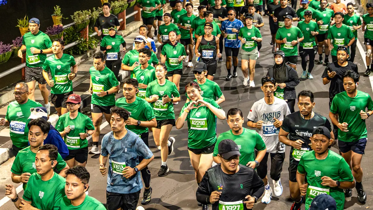 Pelari mengikuti Suroboyo 10K, Jawa Timur, Minggu (7/6/2026).