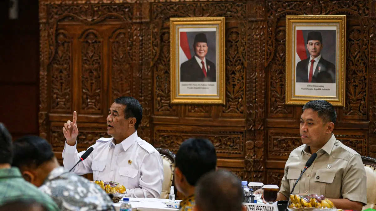 Menteri Pertanian (Mentan) Andi Amran Sulaiman (kiri) bersama Wakil Menteri Pertanian Sudaryono pada Rapat Koordinasi Perkembangan dan Upaya Stabilisasi Harga TBS di Jakarta, Senin (8/6/2026). (Salman Toyibi/Jawa Pos)
