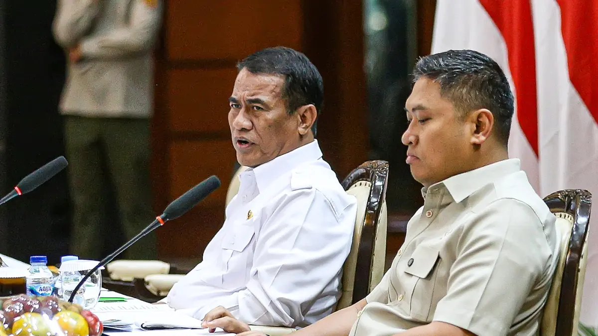 Menteri Pertanian (Mentan) Andi Amran Sulaiman (kiri) bersama Wakil Menteri Pertanian Sudaryono pada Rapat Koordinasi Perkembangan dan Upaya Stabilisasi Harga TBS di Jakarta, Senin (8/6/2026). (Salman Toyibi/Jawa Pos)
