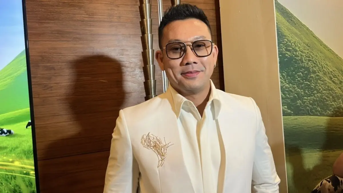 Denny Sumargo menerapkan pola asuh untuk putrinya, Gabriella Allan Sumargo. (Shafa Nadia/Jawa Pos) - Image