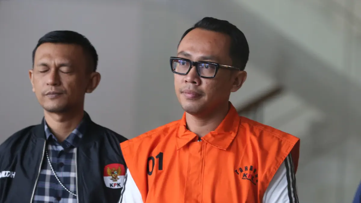 Pihak swasta Augus Dwianggara resmi ditahan usai menjalani pemeriksaan di Gedung Merah Putih KPK, Jakarta, Kamis (11/6/2026). (Dery Ridwansah/ JawaPos.com)