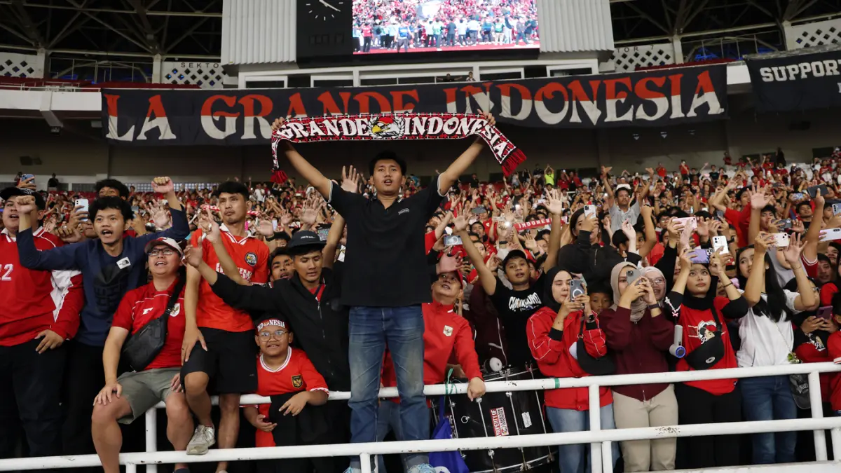 Para suporter Timnas Indonesia pada pertandingan melawan Mozambik pada laga FIFA Matchday di Stadion Utama Gelora Bung Karno (SUGBK), Senayan, Jakarta, Selasa (9/6/2026). (Dery Ridwansah/ JawaPos.com)