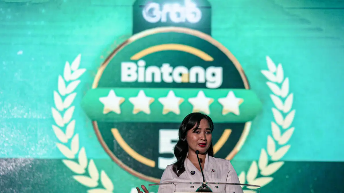 Wakil Menteri Pariwisata (Wamenpar) Republik Indonesia Ni Luh Puspa menyampaikan sambutannya saat acara penganugrahan Grab Bintang 5 di Jakarta, Jumat (12/06/2026). (Hanung Hambara/ Jawa Pos)
