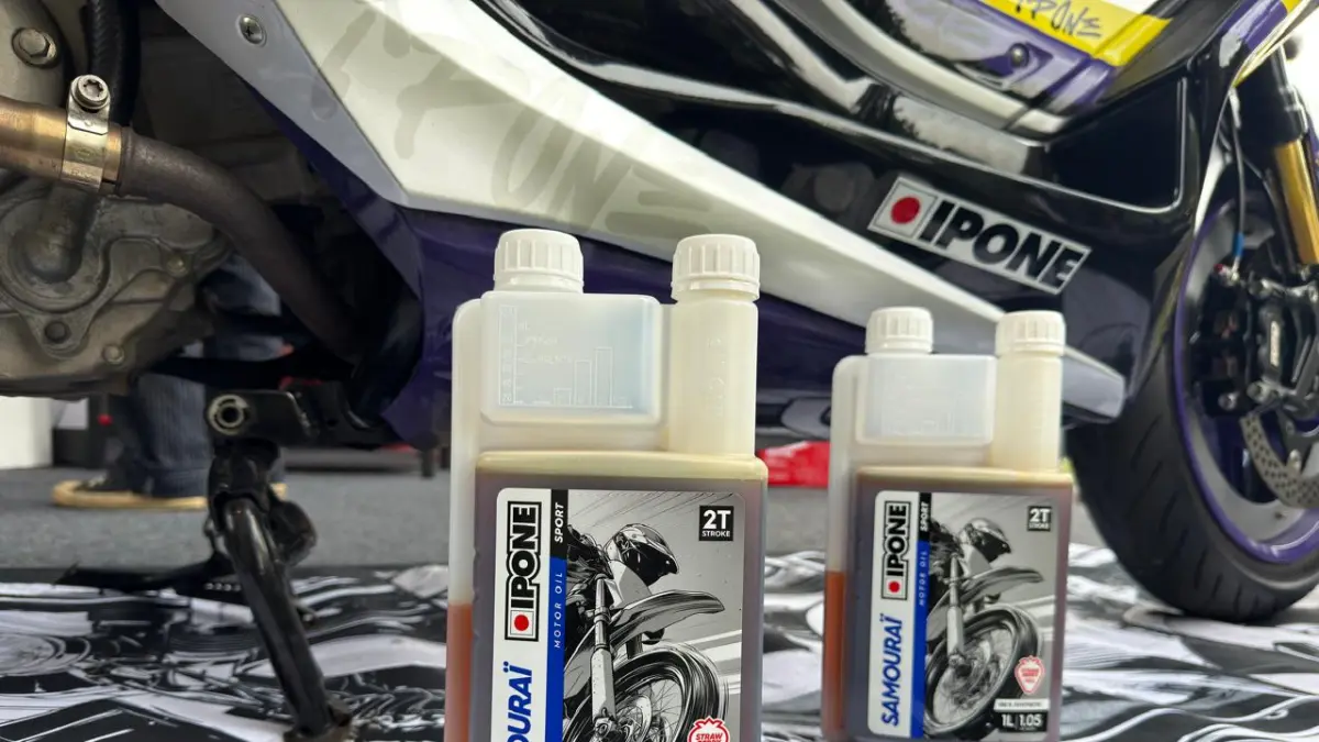 Desain kemasan pelumas motor 2-tak yang baru dari Ipone. (Istimewa)