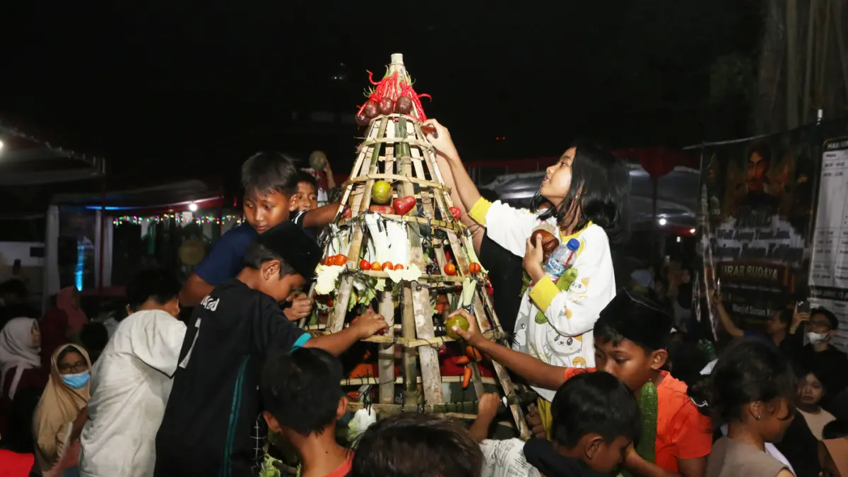tradisi Nyadran Haul Kanjeng Sunan Kalijaga di Penggaron Kidul, Semarang, Jawa Tengah, Kamis (11/6/2026). (Nur Chamim/ Jawa Pos Radar Semarang)