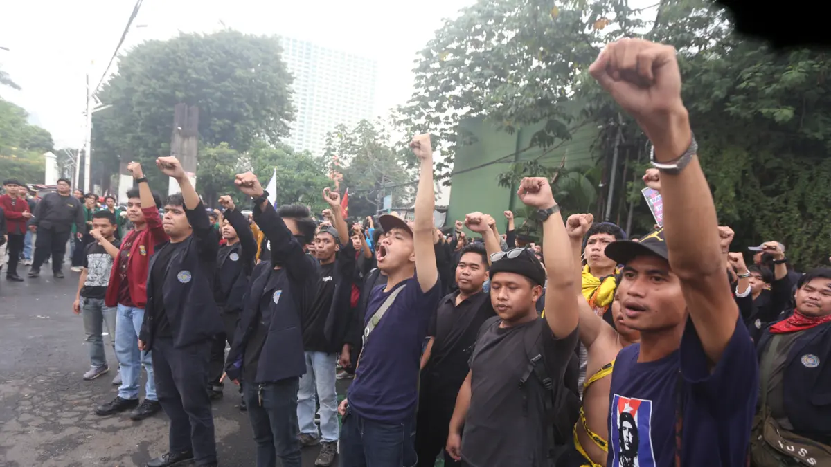 Aksi unjuk rasa Mahasiswa di Gerbang Pancasila, Gedung DPR, Senayan, Jakarta, Senin (15/6/2026). (Dery Ridwansah/ JawaPos.com)