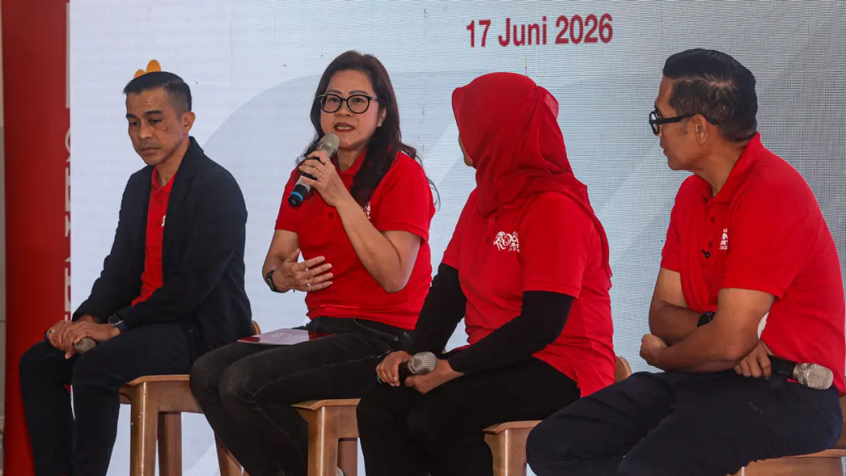 Chief Product Management and Marketing Officer Jong Wie Siu (kedua kiri), bersama Founder Yayasan Jarimatika (Ibu Profesional) Septi Peni Wulandani (kedua kanan), Direktur Gofit Indonesia Dolly Lesmana (kiri) dan Aktor & Public Figure Ery Makmur (kanan) s