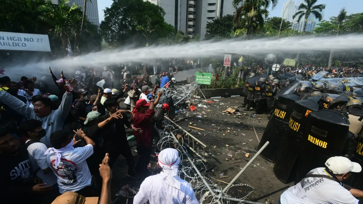 Eksekusi pengosongan lahan kawasan eks Hotel Sultan Ricuh - Image