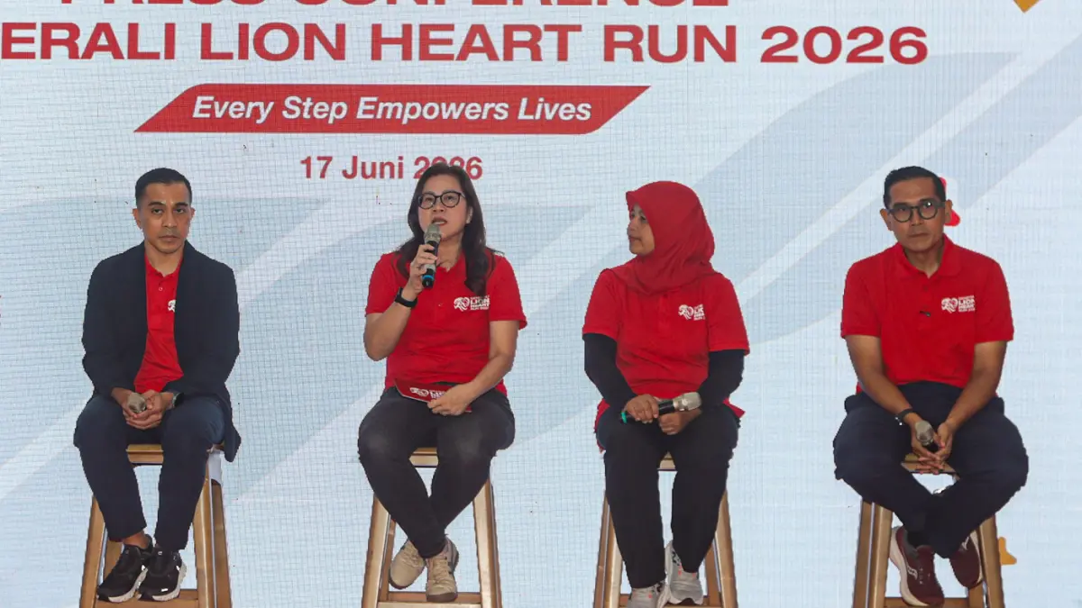 Chief Product Management and Marketing Officer Jong Wie Siu (kedua kiri), bersama Founder Yayasan Jarimatika (Ibu Profesional) Septi Peni Wulandani (kedua kanan), Direktur Gofit Indonesia Dolly Lesmana (kiri) dan Aktor & Public Figure Ery Makmur (kanan) s