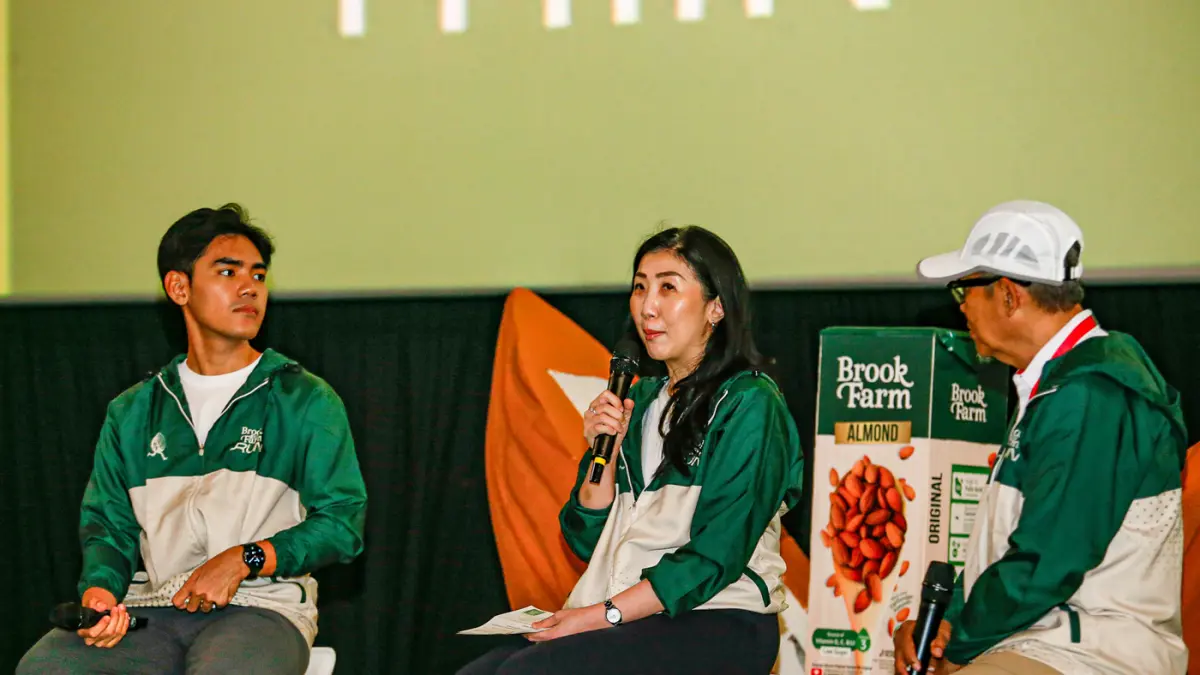 CEO Indonesia Muda Road Runner Gatot Sudarsono (kanan), Director of Marketing & Trading PT Sukanda Djaya dr. Maria Melisa (tengah) dan Dokter dr. Ikhsanuddin Qoth’i (kiri) pada acara konferensi pers Brook Farm Almond Run 2026 di Jakarta, Kamis (18/6/2026)