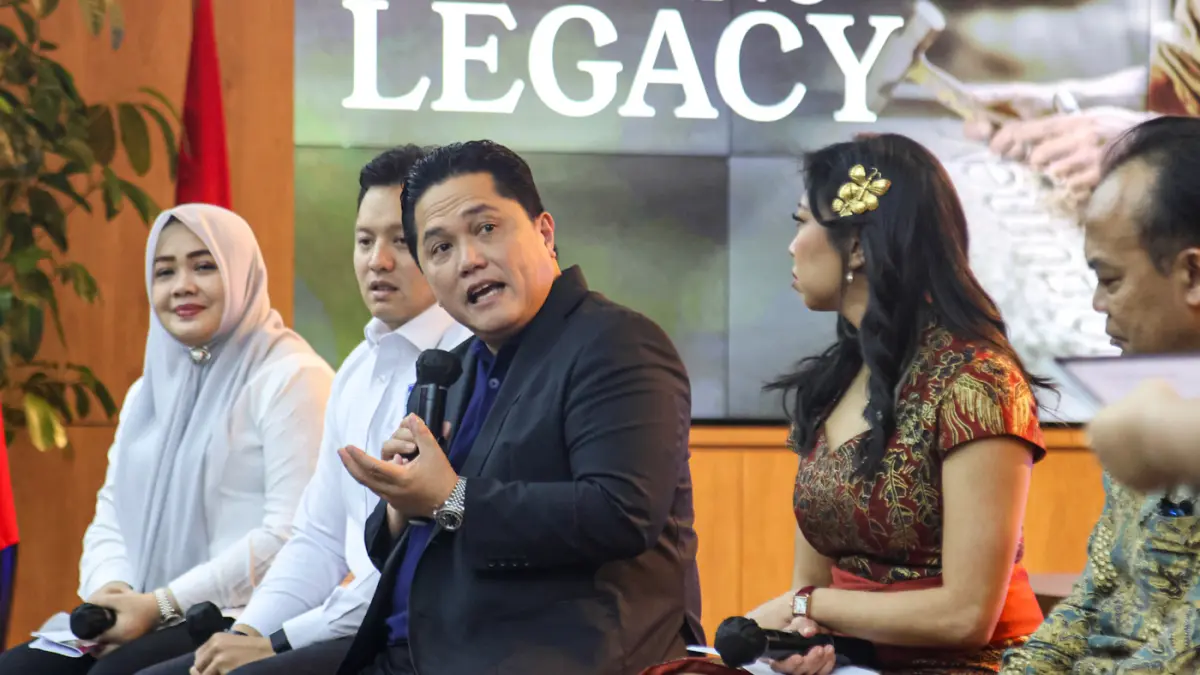 Menpora Erick Thohir (tengah) menyampaikan keterangan pers pada Launching Ceremony MotoGP Pertamina Grand Prix of Indonesia 2026 di Sarinah, Jakarta, Kamis (18/06/2026). (Hanung Hambara/Jawa Pos)