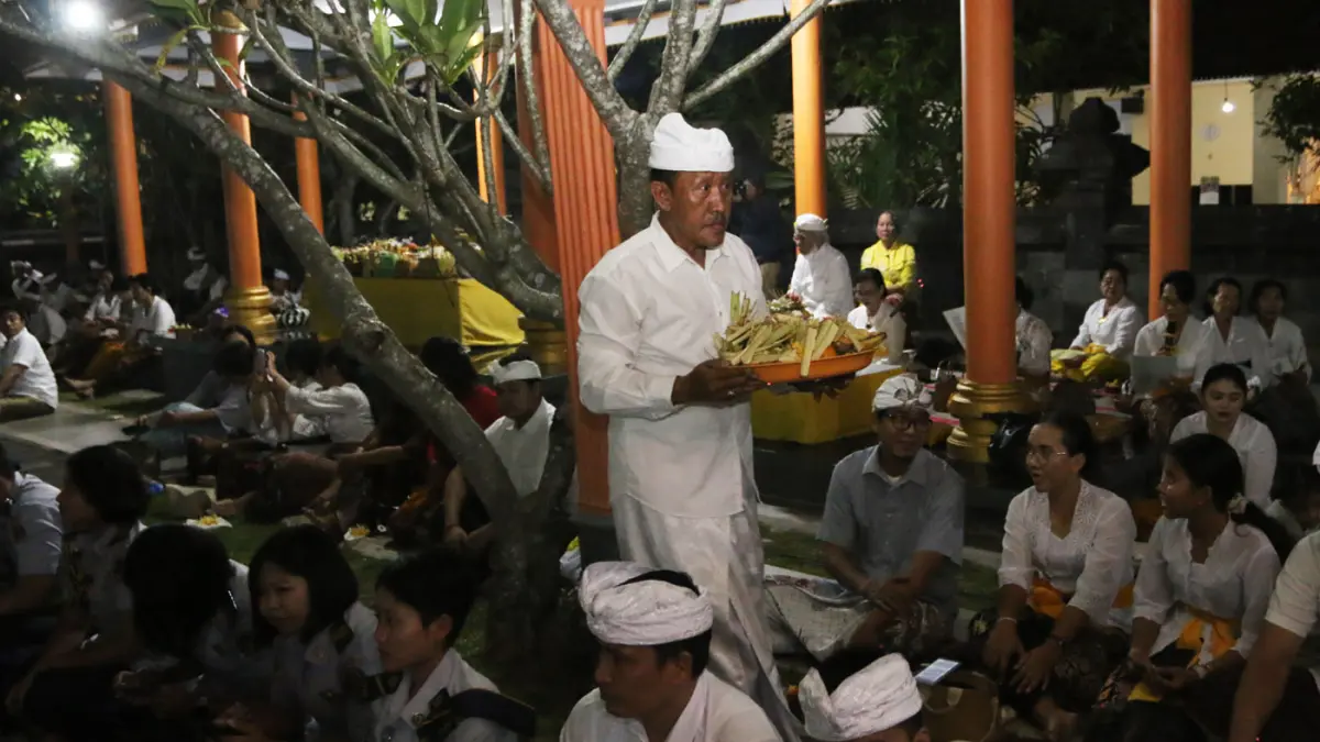 Khidmat Di Hari Raya Galungan - Image