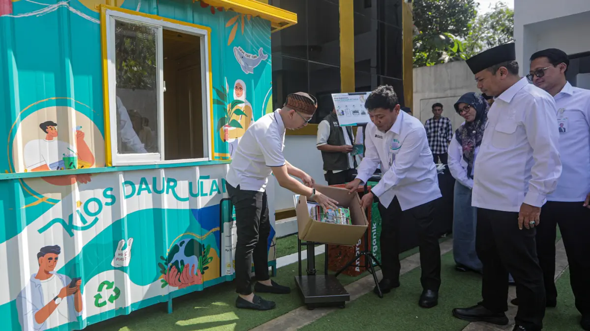 Green Zakat BSI Ajak Masyarakat Ubah Sampah Jadi Emas - Image