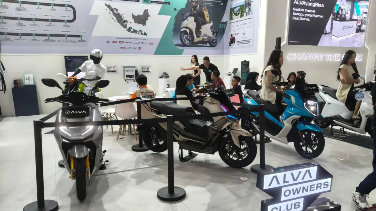 Alva dari salah satu merek motor listrik yang ikut serta dalam PRJ 2026. (Dony/JawaPos.com) - Image