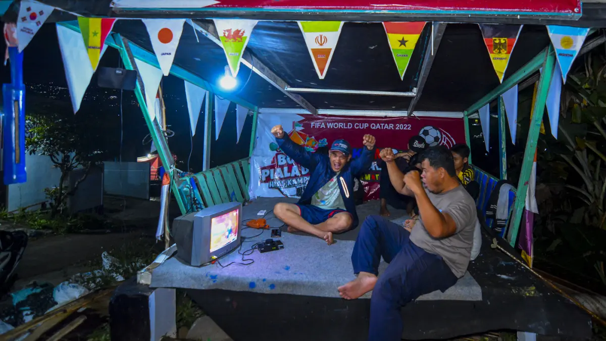 NOBAR DI POS RONDA. Karya: Irhan Khoirul Akbar, Bandung Barat, Jawa Barat,