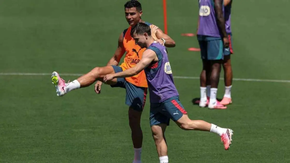 Pilar Timnas Portugal Francisco Conceicao dan Cristiano Ronaldo. (MIGUEL A LOPES/EPA/Shutterstock) - Image