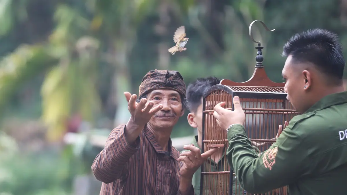 Ratusan warga mengikuti ruwat agung di patirtaan Jolotundo di Dusun Biting Desa Seloliman Kecamatan Trawas Kabupaten Mojokerto Jawa Timur, Kamis Pagi (18/6/2026).