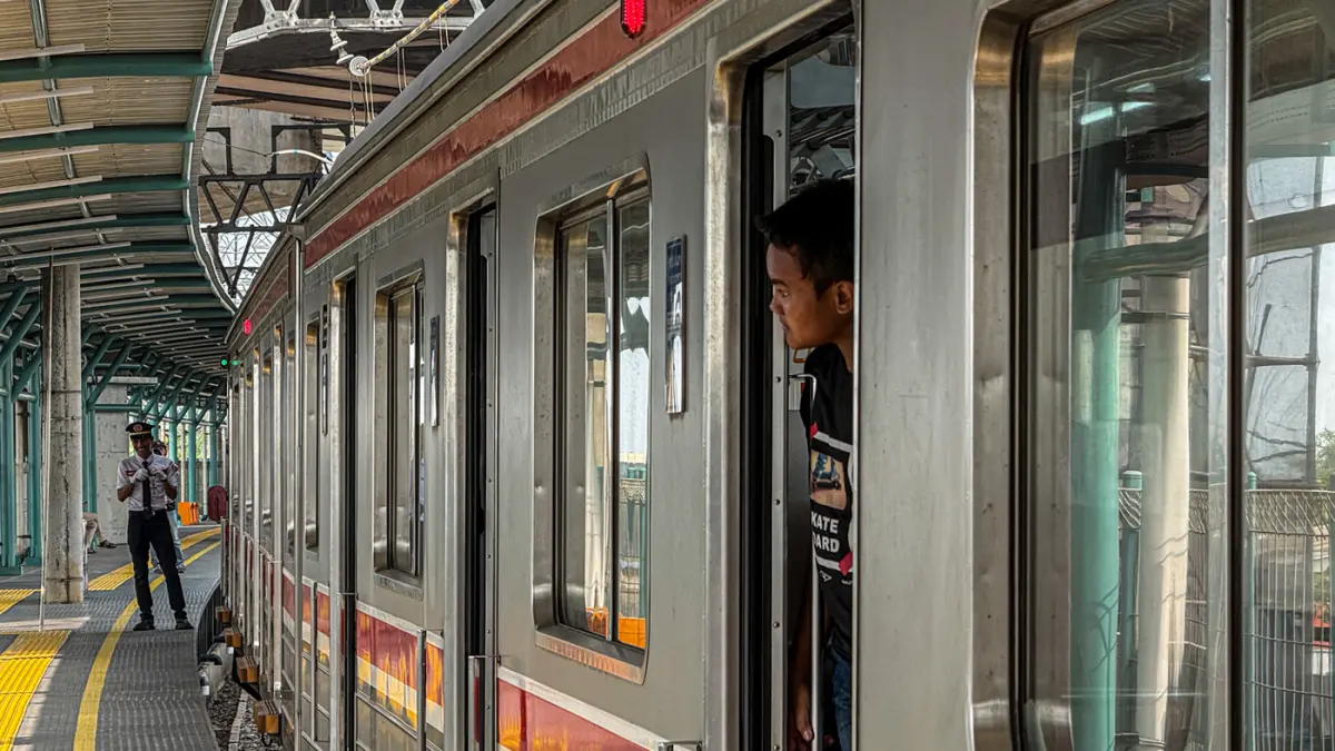 Aktifitas di sekitar stasiun JIS, Jakarta, Senin (22/06/2026). (Hanung Hambara/Jawa Pos)