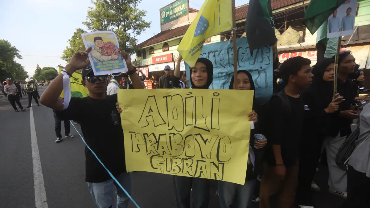Gelombang protes mahasiswa terus terjadi di berbagai daerah, salah sarunya di Kota Mojokerto, Jawa Timur, Senin (22/6/2026). (Sofan/ Jawa Pos Radar Mojokerto)