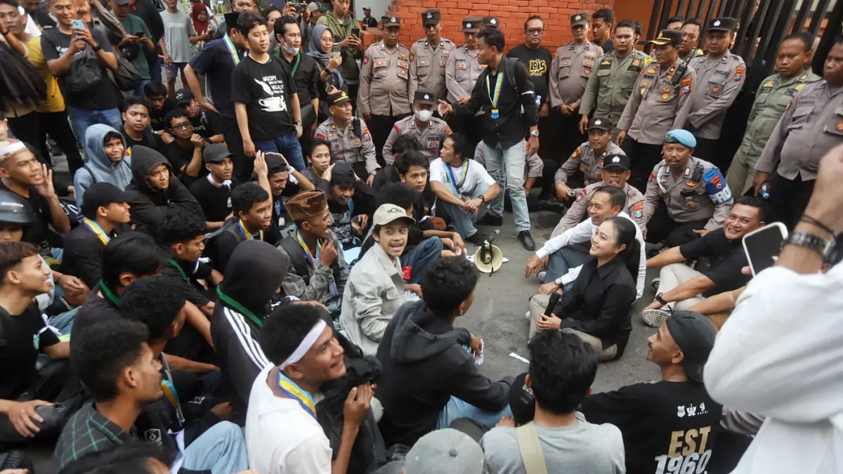 Gelombang protes mahasiswa terus terjadi di berbagai daerah, salah sarunya di Kota Mojokerto, Jawa Timur, Senin (22/6/2026). (Sofan/ Jawa Pos Radar Mojokerto)