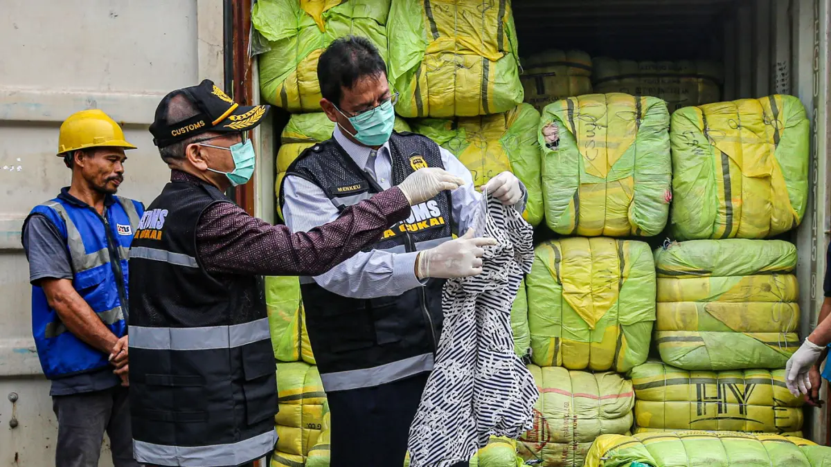Kemenkeu Tindak Pakaian Bekas Impor Ilegal - Image
