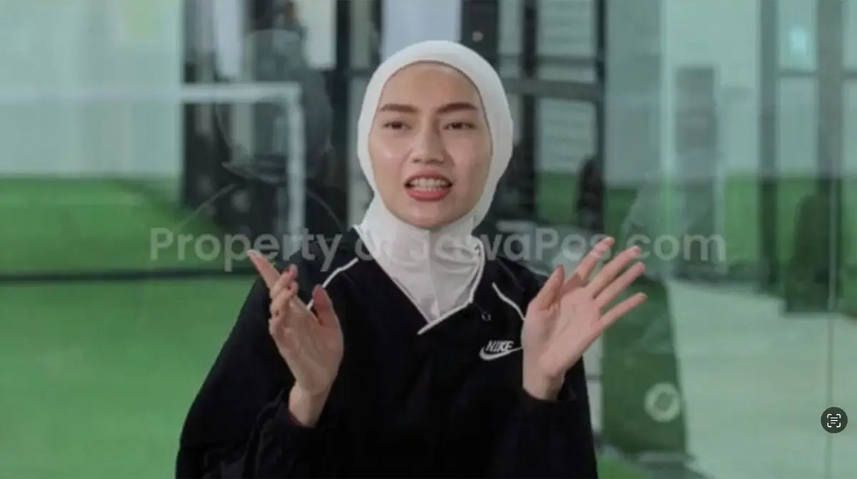 Orang tua murid BINUS SCHOOL Surabaya, Miss Cahya, turut hadir sebagai peserta dalam Fun Match Padel di Hyde Padel Surabaya, Sabtu (20/6/2026).