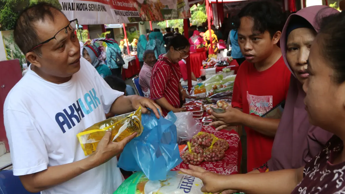 Warga mengikuti peringatan Hari Keamanan Pangan Sedunia di Kelurahan Pandean Lamper, Kecamatan Gayamsari,Kota Semarang,Jawa Tengah, Selasa (23/6/2026). (Nur Chamim/Jawa Pos Radar Semarang)