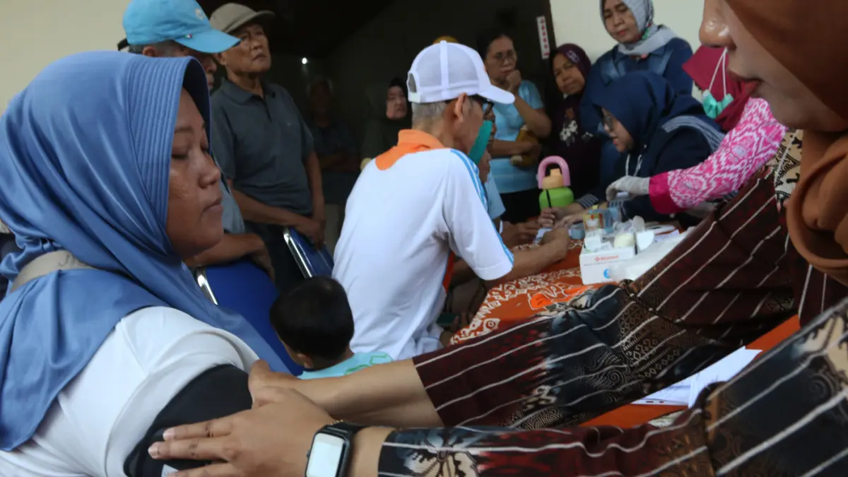 Warga mengikuti peringatan Hari Keamanan Pangan Sedunia di Kelurahan Pandean Lamper, Kecamatan Gayamsari,Kota Semarang,Jawa Tengah, Selasa (23/6/2026). (Nur Chamim/Jawa Pos Radar Semarang)