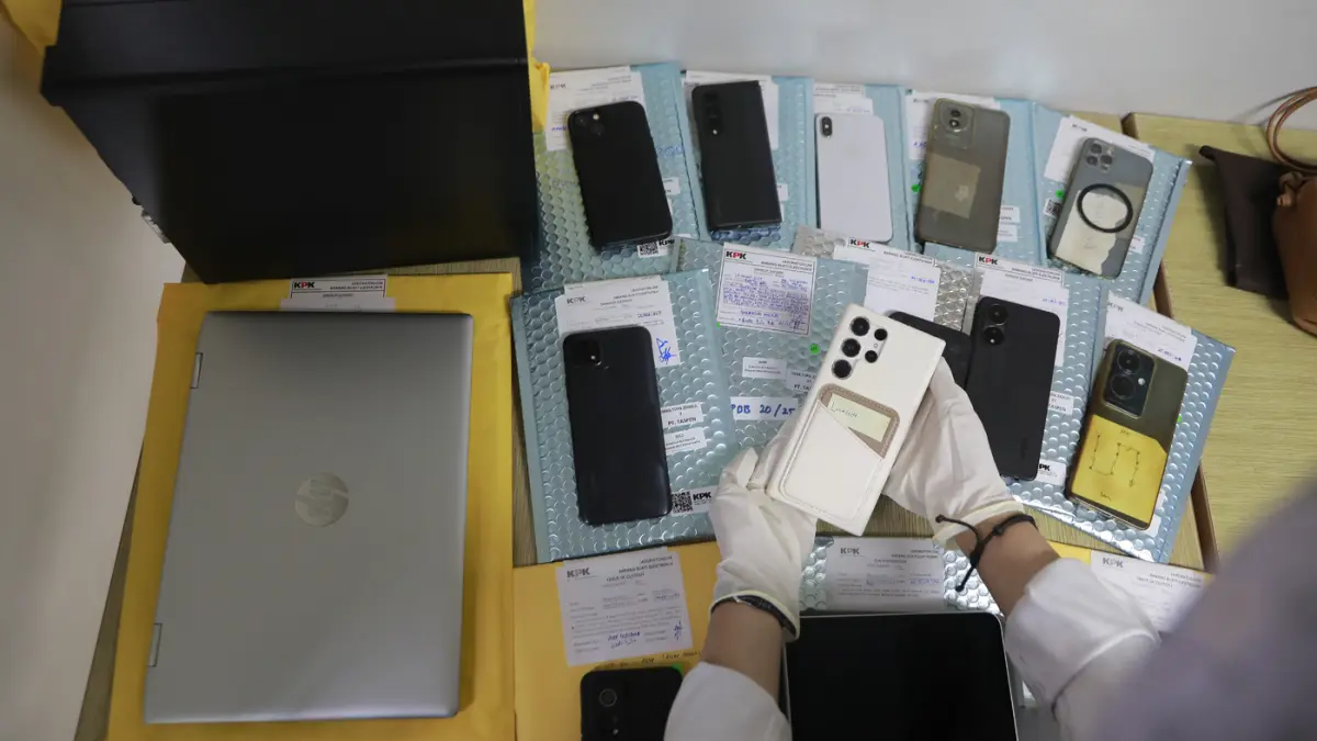 Barang Sitaan Perkara Kemnaker dan Penyerahan Uang Rampasan Perkara PT. Taspen di Gedung Rupbasan KPK, Jakarta, Rabu (24/6/2026). (Dery Ridwansah/ Jawa Pos.com)