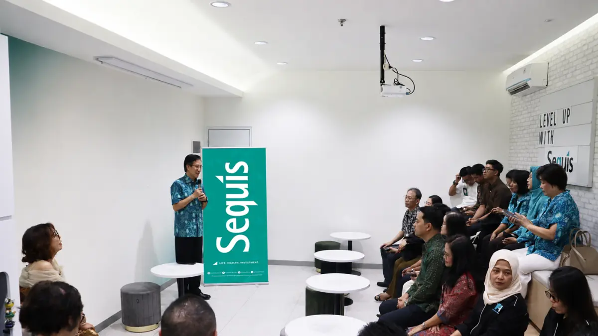Director & Chief Agency Officer Sequis Life, Edisjah, menyampaikan sambutan kepada para tenaga pemasar pada peresmian Kantor Pemasaran Sequis Life yang berlokasi di Revo Town Square, Bekasi.