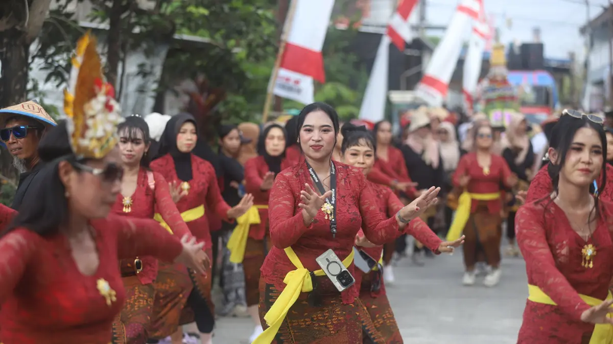 Meriahnya Tradisi Tahunan Sedekah Bumi di Mojokerto - Image