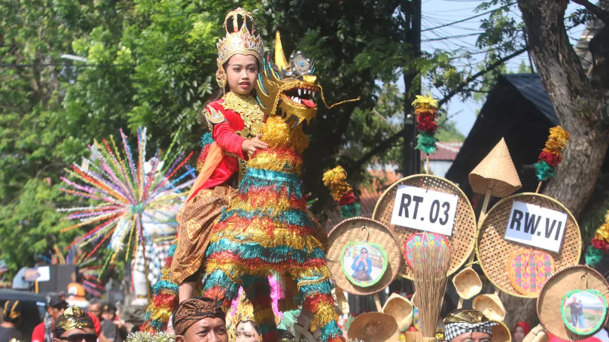 Meriah Kirab Sadranan Kalibanteng Kulon   - Image