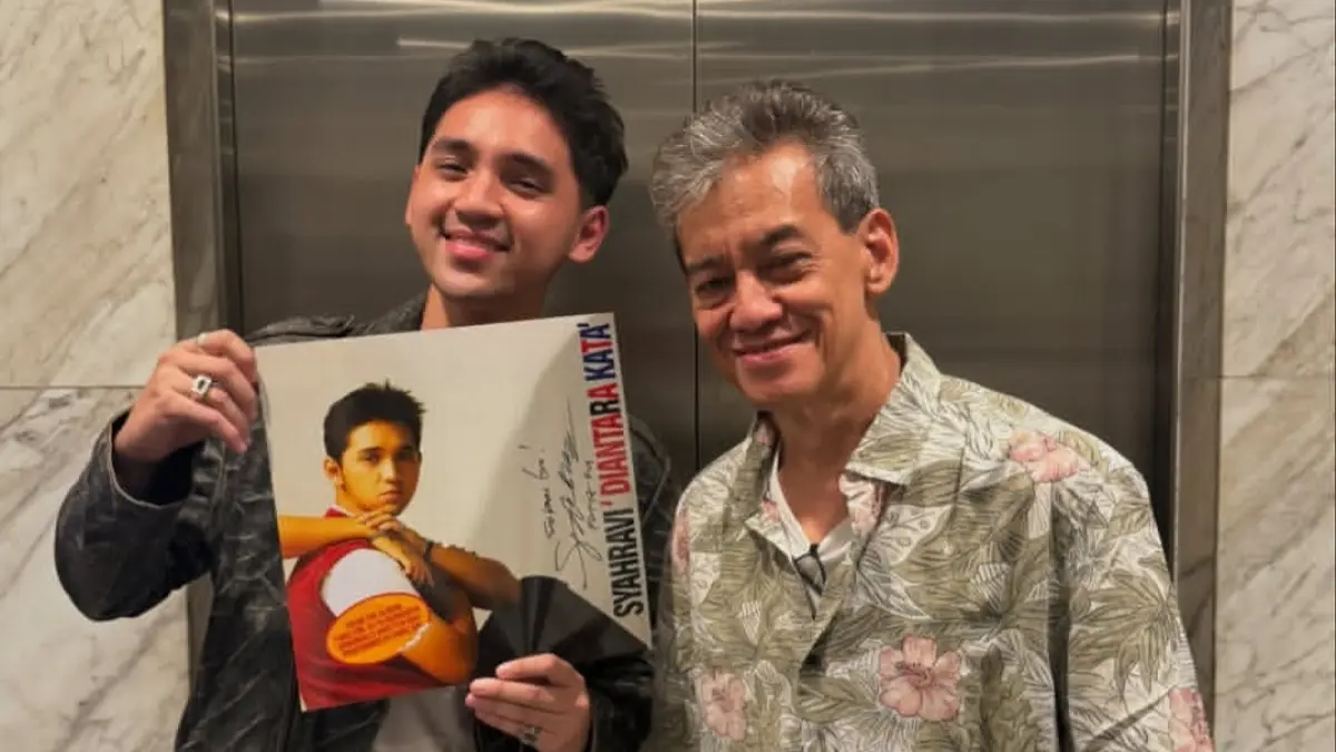 Musisi Fariz RM bersama penyanyi Syahravi. (Instagram: syahravi_) - Image