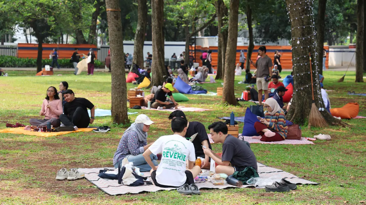 Pengunjung beraktivitas dalam acara Semasa Piknik di Taman Lapangan Banteng, Jakarta Pusat, Sabtu (28/6/2026). (Dery Ridwansah/ JawaPos.com)