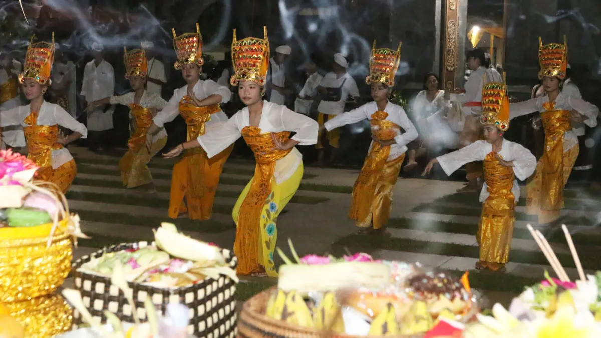 Hari Raya Kuningan di Semarang - Image
