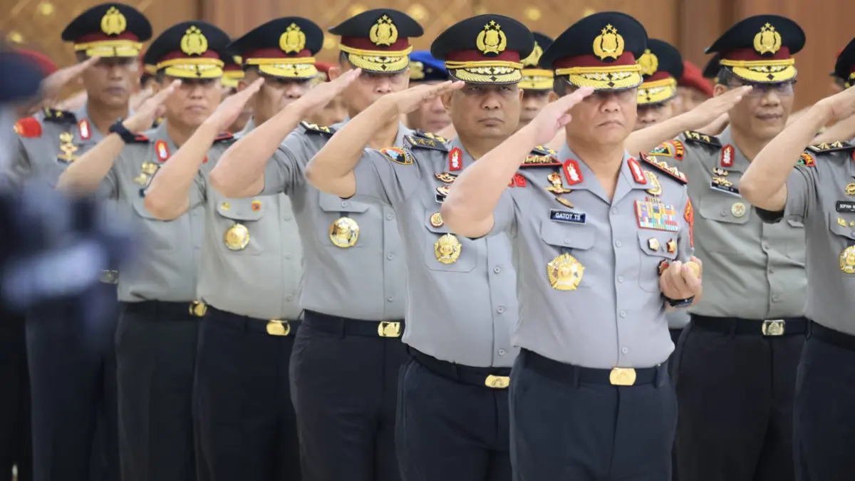 Puluhan pati Polri mendapat kenaikan pangkat satu tingkat lebih tinggi menjelang peringatan Hari Bhayangkara ke-80 besok (1/7). (Polri) - Image