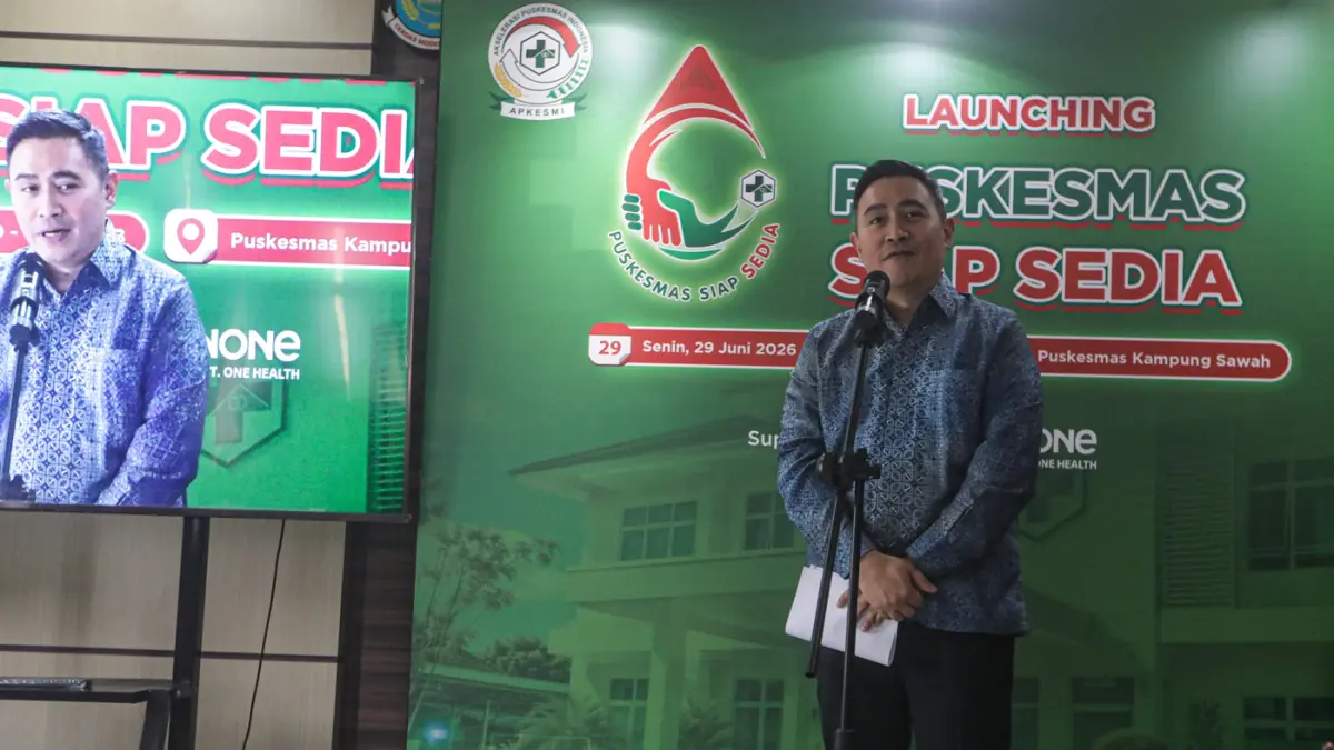 Medical and Scientific Affairs Director Danone Indonesia Ray Wagiu Basrowi memberikan paparan saat peluncuran Program Puskesmas Siap SEDIA (Skrining, Edukasi, Intervensi Aksi Cegah Anemia dan Stunting) di UPTD Puskesmas Kampung Sawah, Tangerang Selatan, B