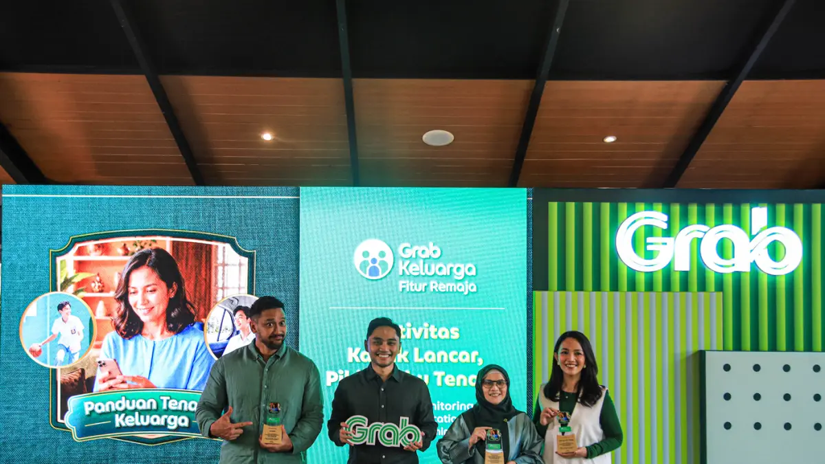 Dari kiri Aktor dan Orang Tua Tora Sudiro, Head of Strategy, Integrated Marketing Communication, Transport, OVO & Bank, Grab Indonesia Asep Haekal, Deputi Bidang Perlindungan Khusus Anak Kemen PPPA Titi Eko Rahayu, dan Psikolog Pritta Tyasberfoto bersama