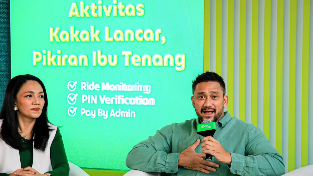 Aktor dan Orang Tua Tora Sudiro (kanan) berdiskusi acara "Media Talkshow: Panduan Tenang Keluarga bersama GrabKeluarga" di Jakarta (30/06/2026). (Hanung Hambara/ Jawa Pos)